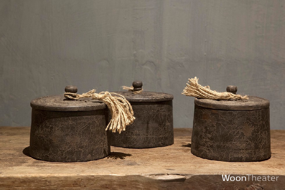 Sobere houten pot met deksel | India